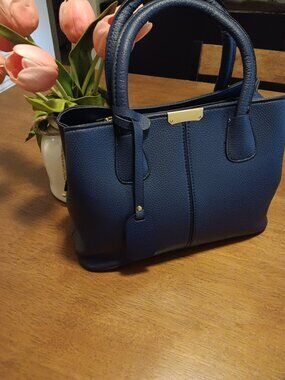 Medium sized handbag